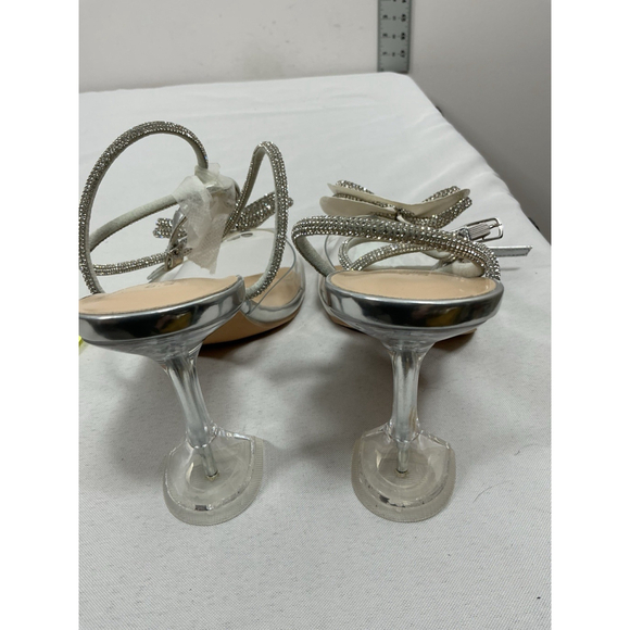 Womans Excellent Dream Pairs Strappy Dress Sandals Size 8.5 Silver Flared Heel